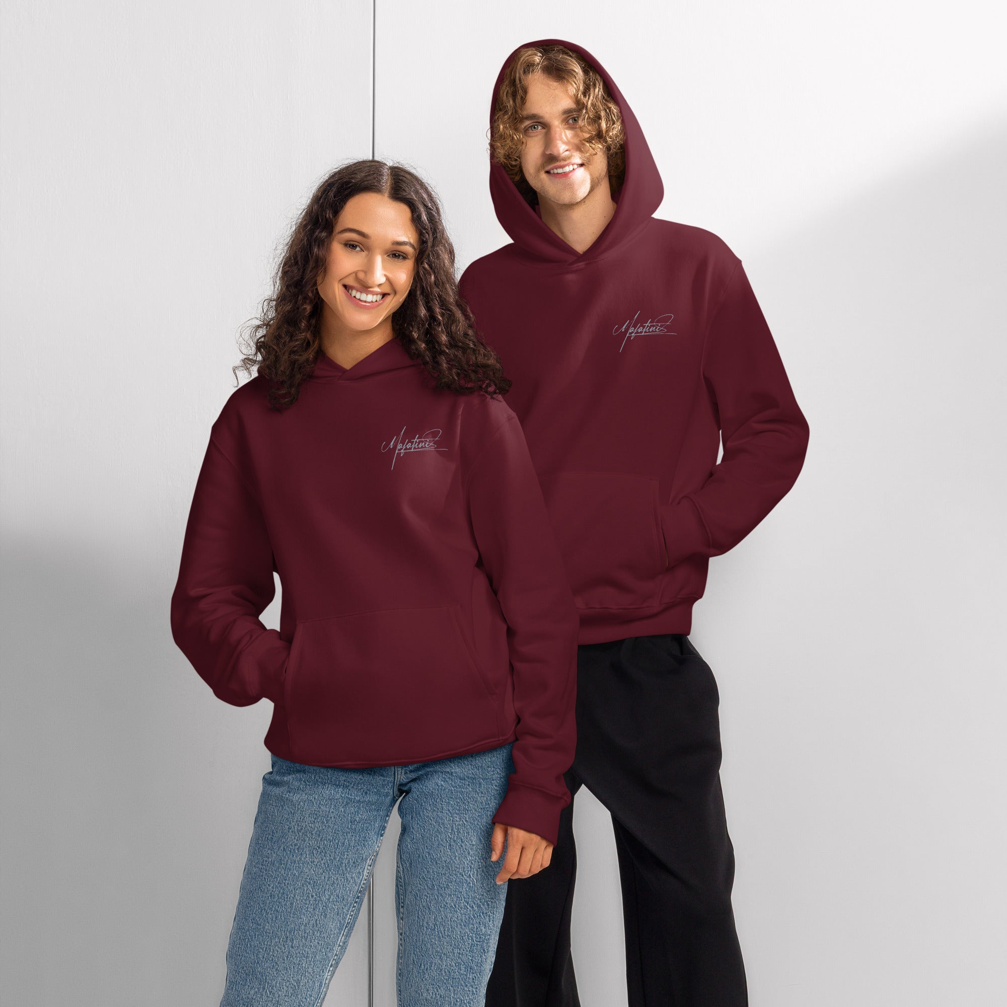HOODIES & SWEATSHIRTS