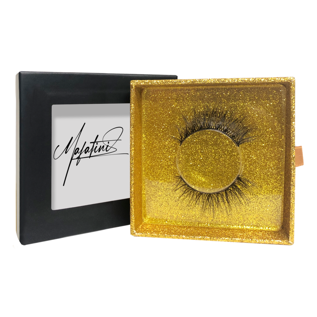 viaGlamour image of a Eyelashes